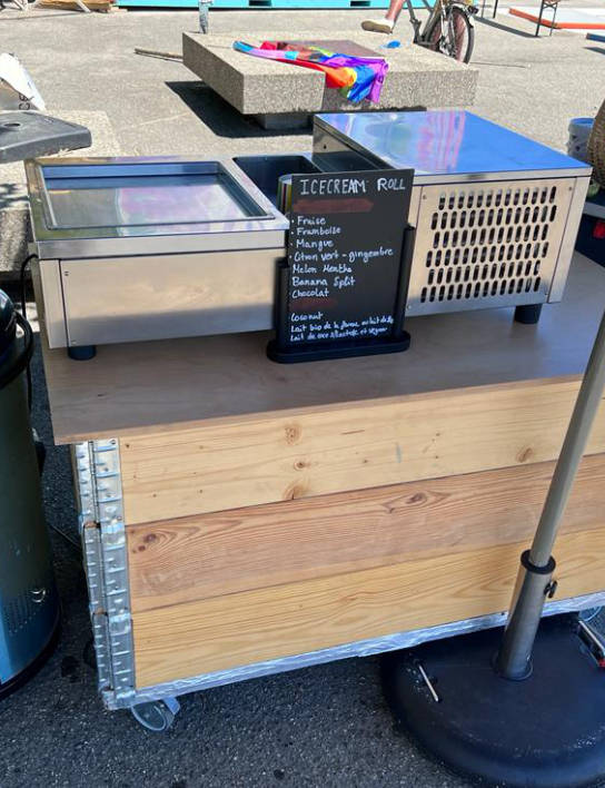 Iceroll-Maschine und Stand Verkaufsprodukt Winkel eins